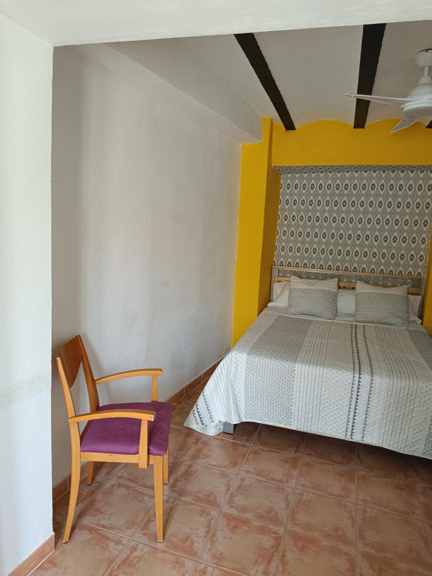 דירות Casa En El Centro Del Pueblo De פינסטראט מראה חיצוני תמונה
